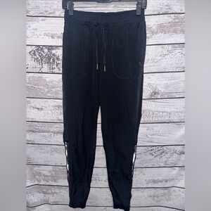 Rare Lululemon Black Mesh Joggers With Snap On Calves Size 6